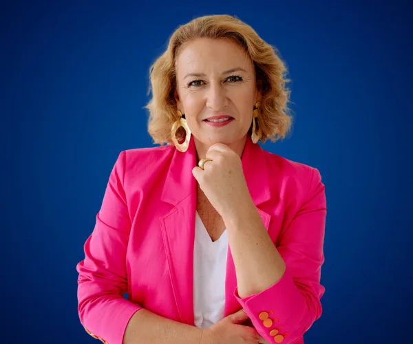 Silvia Bueso — Conferencista de Cambio y Adaptación Reinventarse