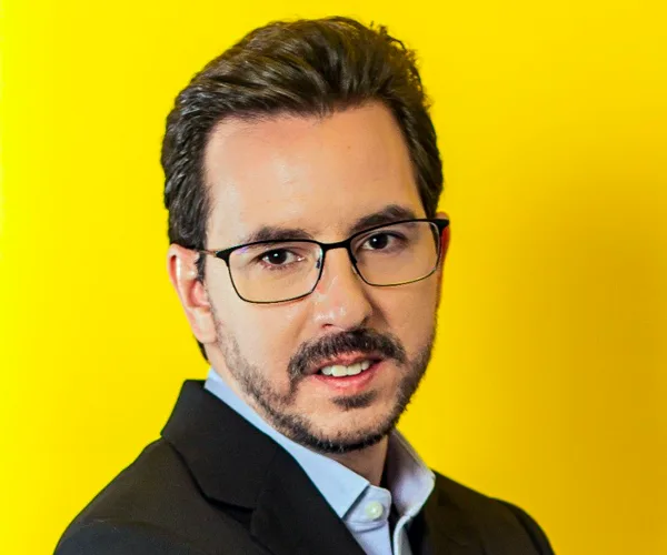 Andrés Velázquez — Conferencista de Transformación Digital Ciberseguridad Empresarial