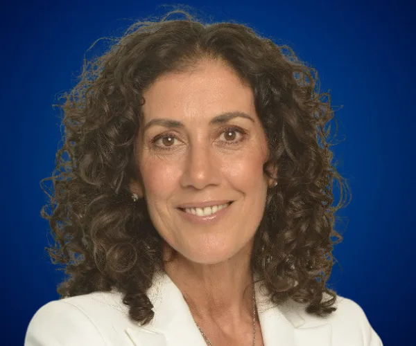 Paula Dinaro — Conferencista de Mujeres Líderes y Empoderamiento Empoderamiento Profesional